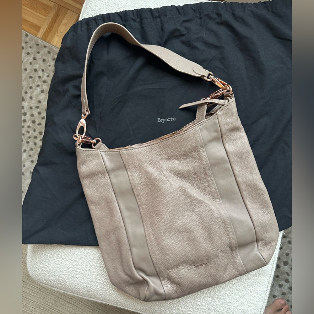 Repetto taupe Leather Women's shoulder bag with dust bag pink lining